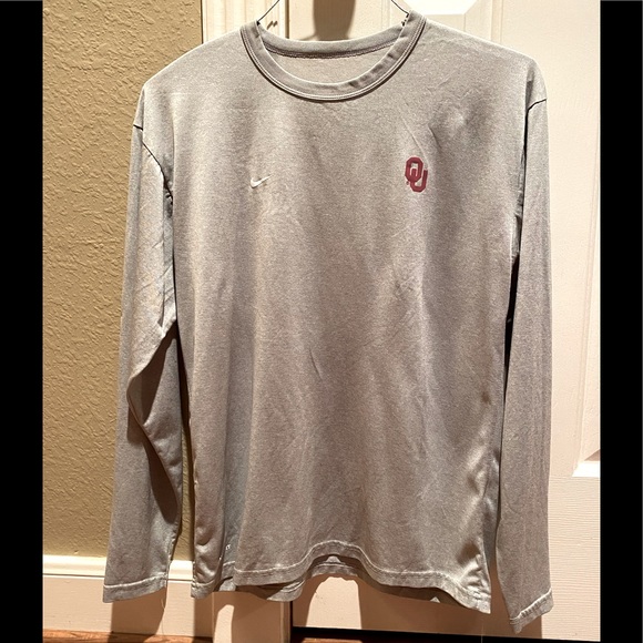NIKE UNIV OF OKLAHOMA GRAY FIT DRY. Size small. Long sleeve. Like new! - Picture 1 of 7